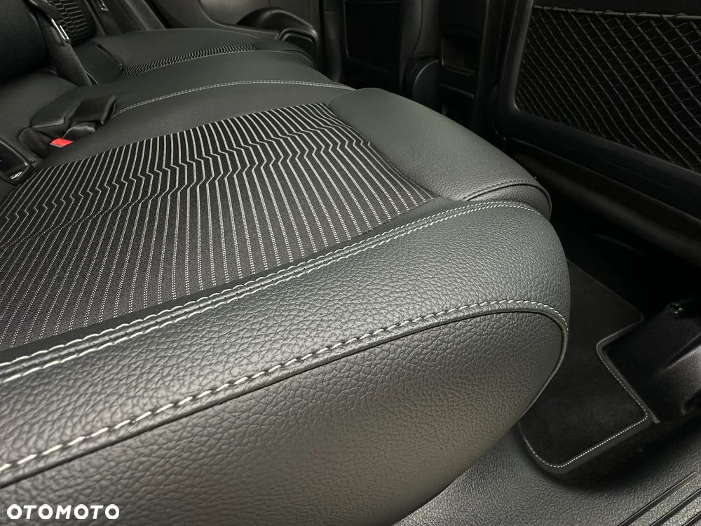 Mercedes-Benz GLA 200 4-Matic Progressive - 29