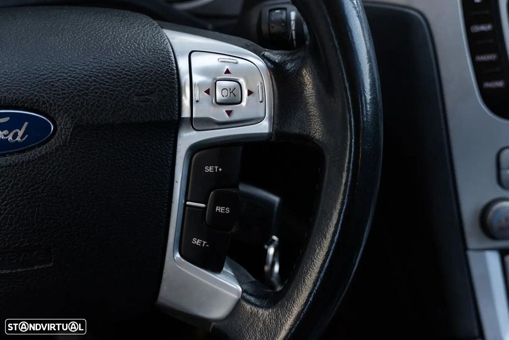 Ford S-Max - 13