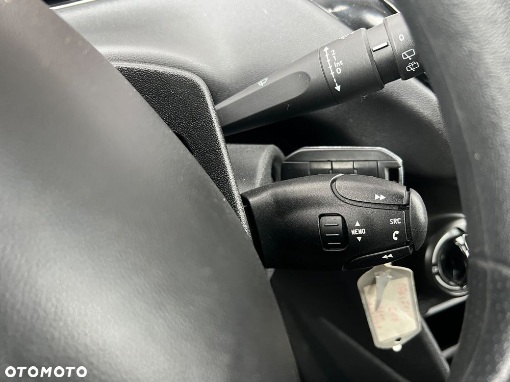 Peugeot 208 - 36