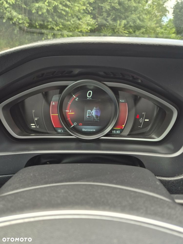 Volvo V40 Cross Country - 12