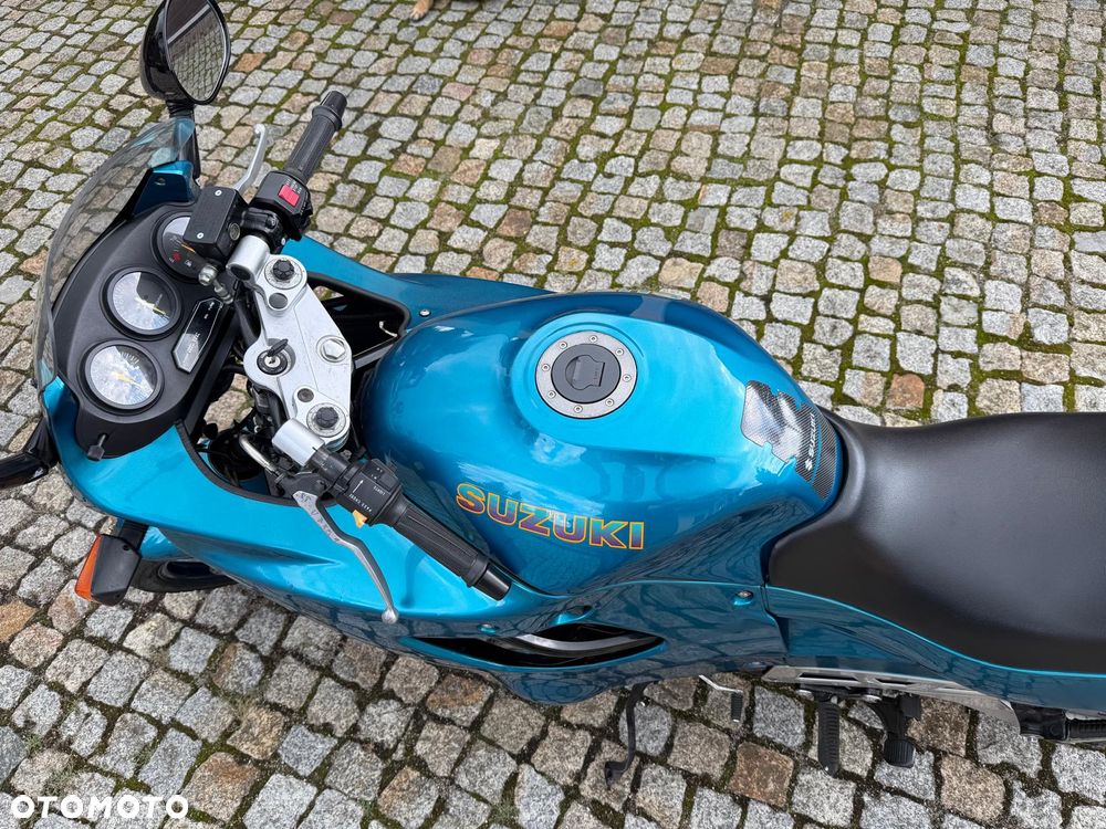 Suzuki GSX - 3