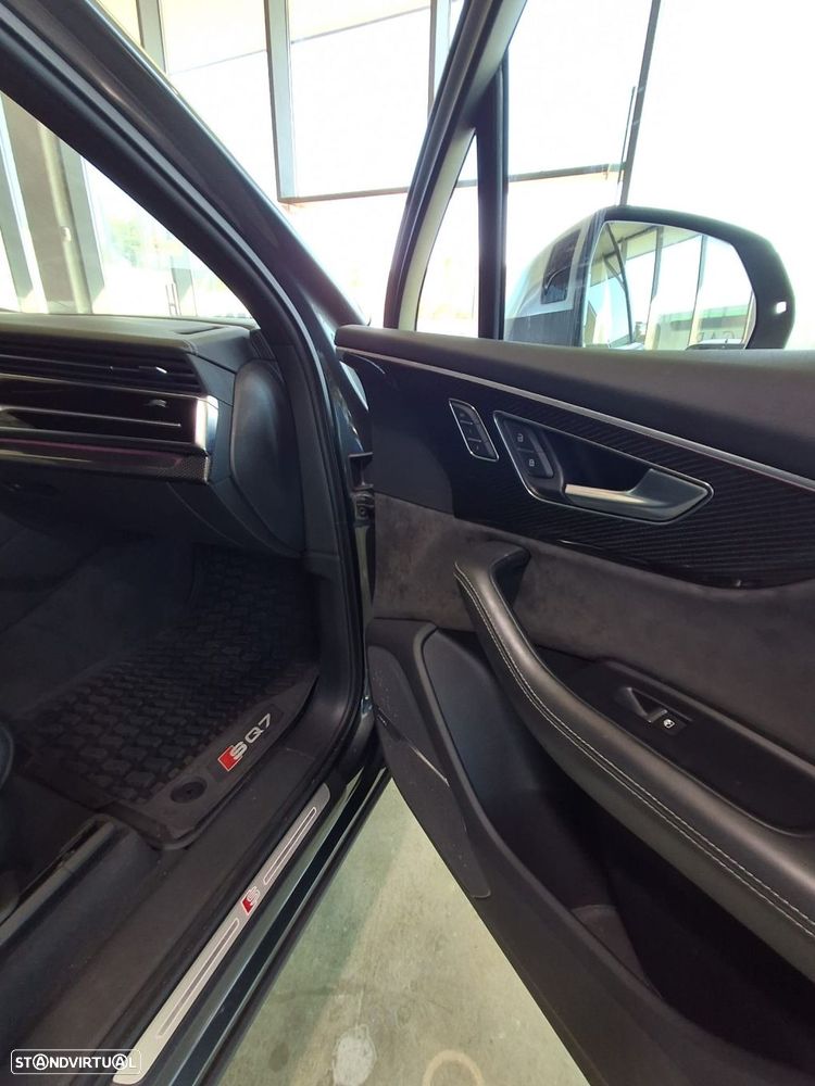 Audi Q7 - 40
