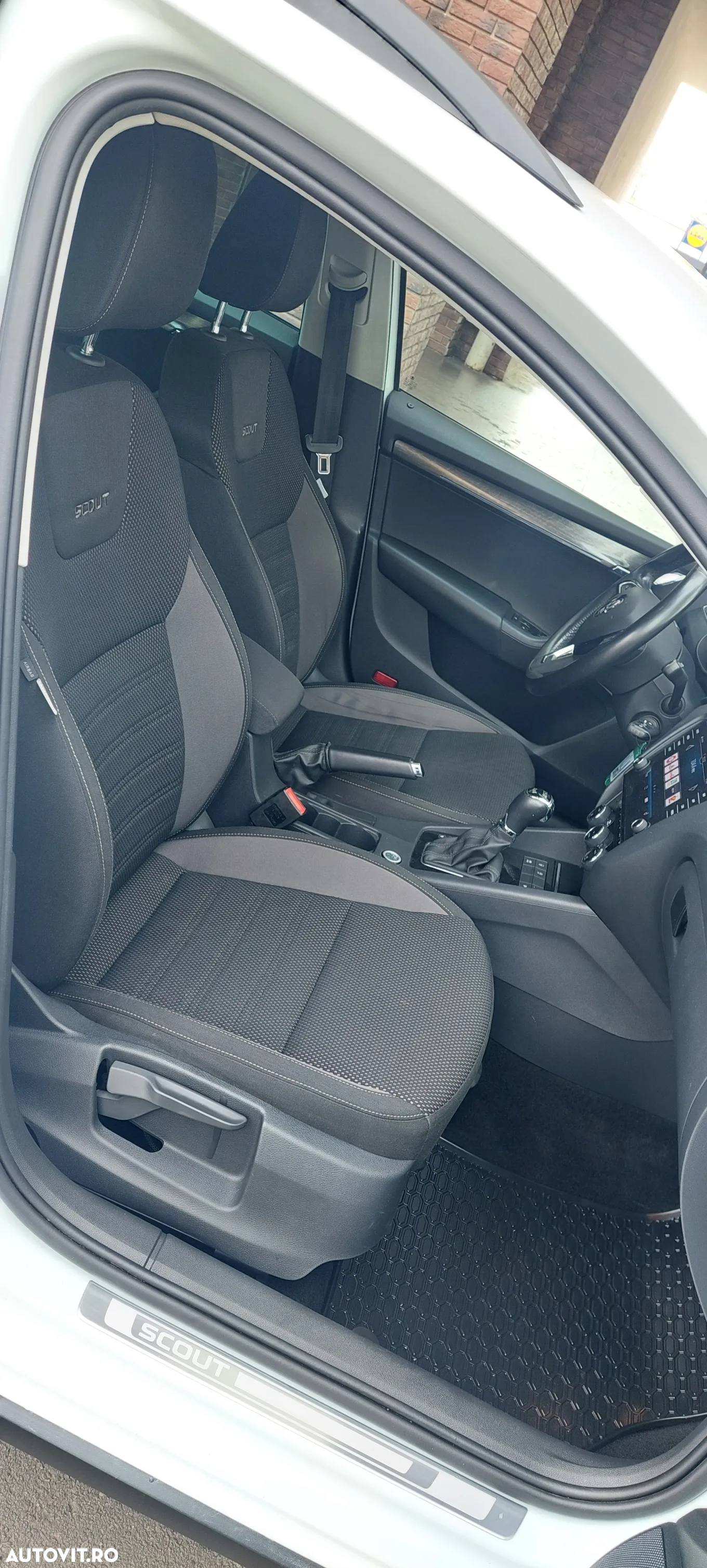 Skoda Octavia Combi 2.0 TDI (Green tec) 4x4 DSG Scout - 5
