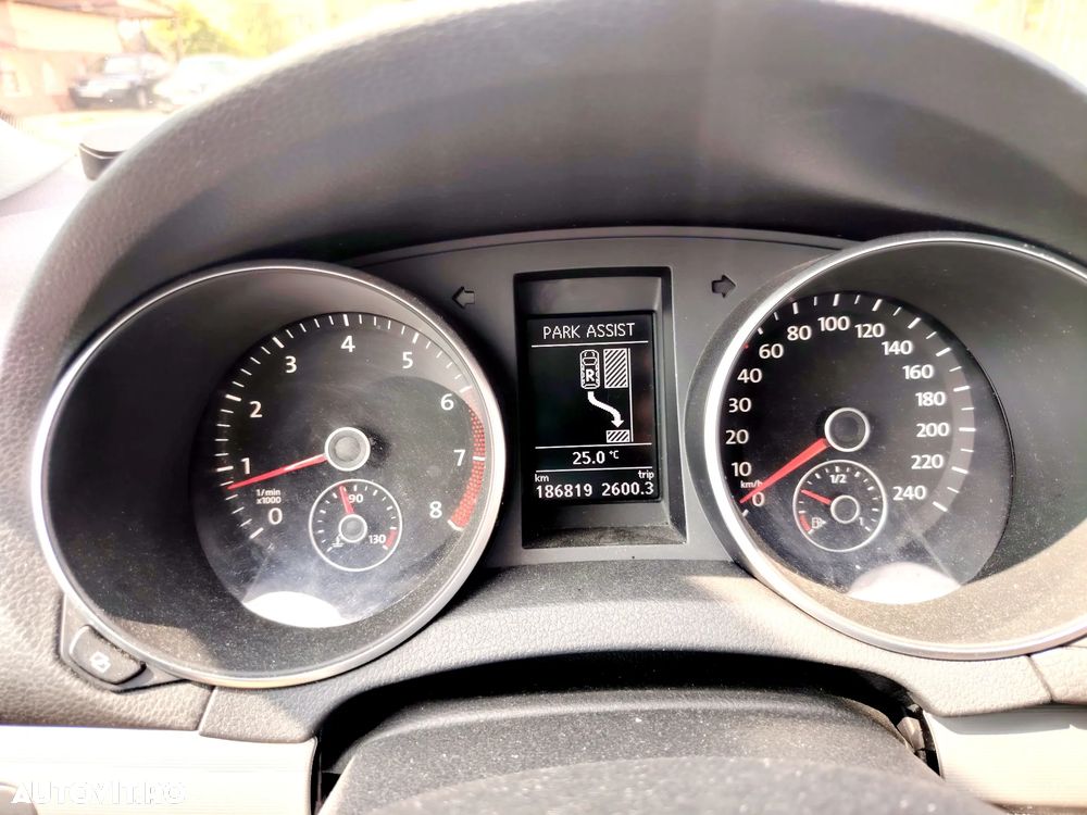 Volkswagen Golf - 8