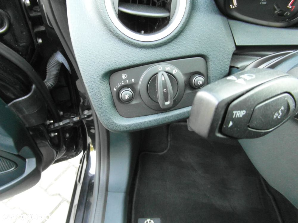Ford Fiesta 1.25 Champions Edition - 24