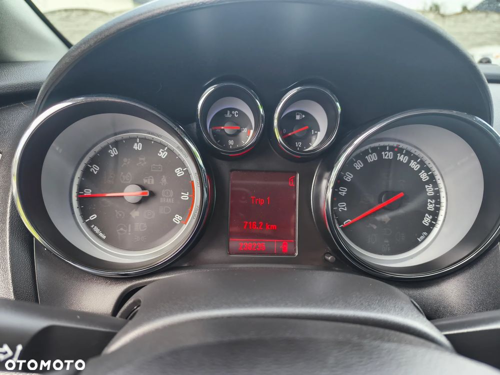 Opel Astra 1.6 Turbo Cosmo - 10
