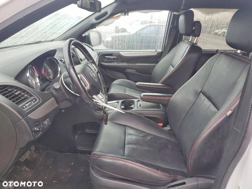 Dodge Grand Caravan - 8