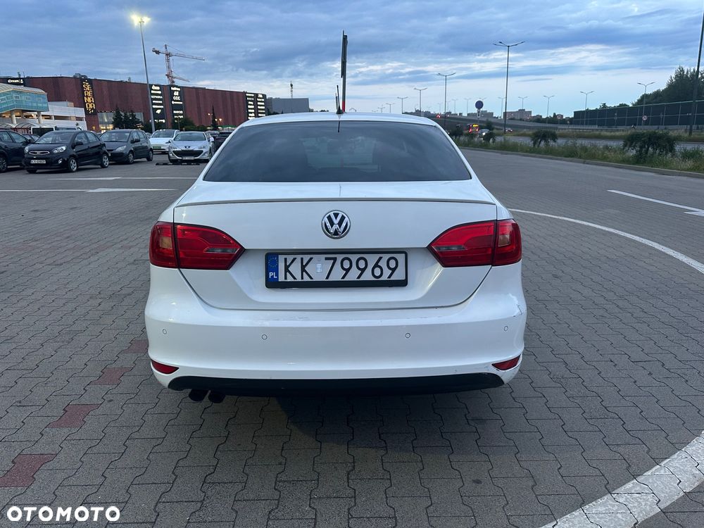 Volkswagen Jetta 2.0 TDI Comfortline - 4