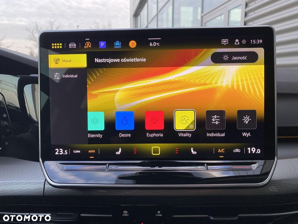 Volkswagen Golf - 22