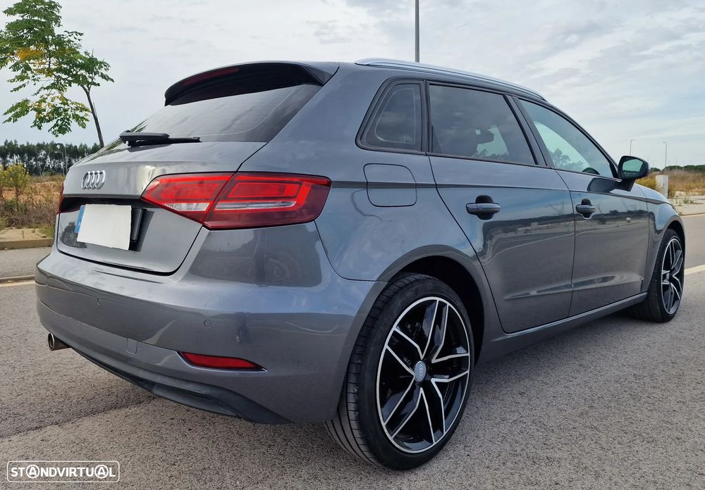 Audi A3 Sportback 1.6 TDI B.Line Attraction - 4