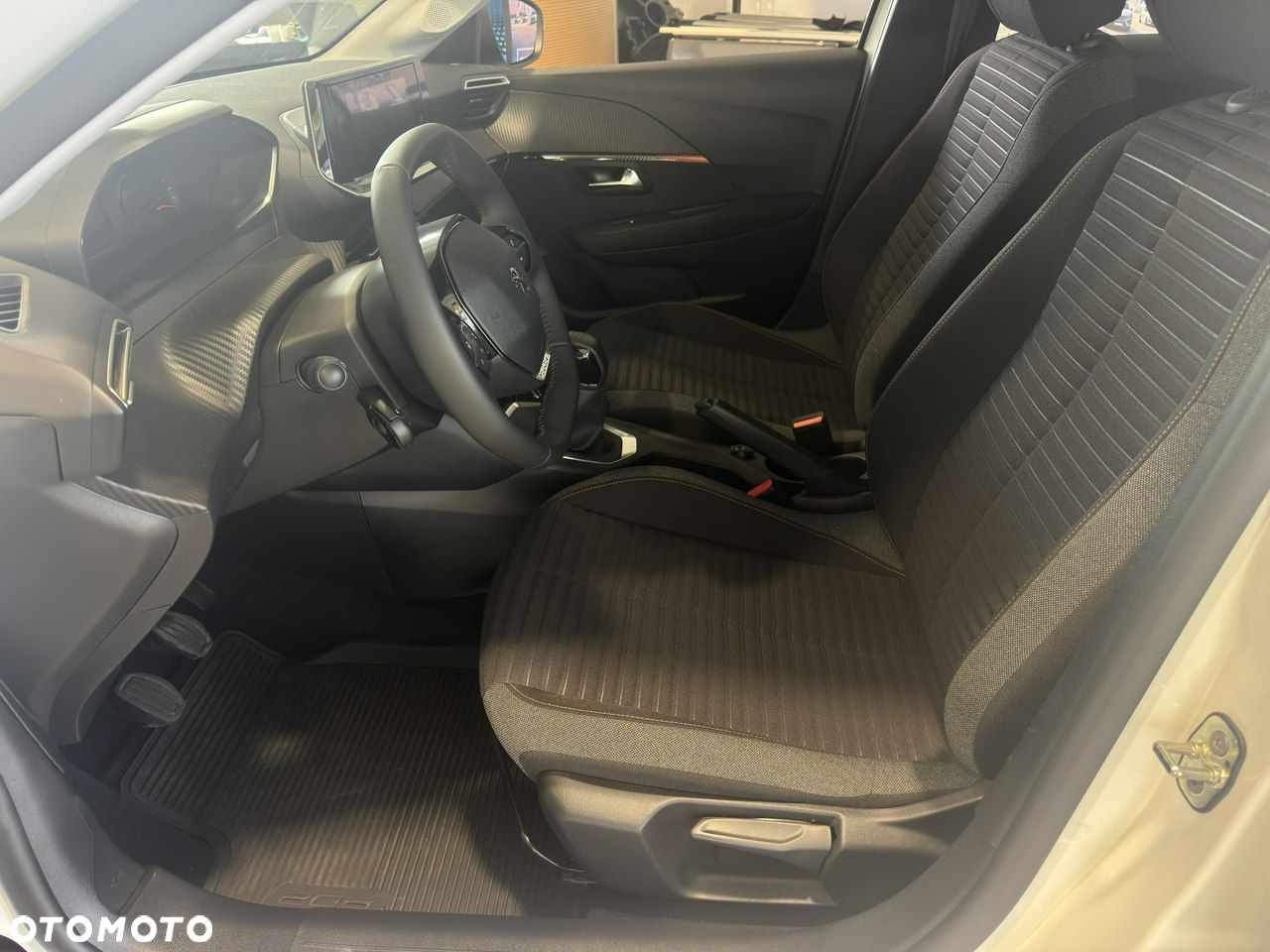 Peugeot 208 - 4