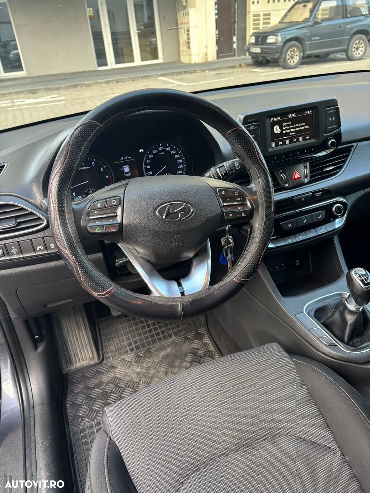 Hyundai i30 1.4 100CP 5DR M/T Comfort - 11