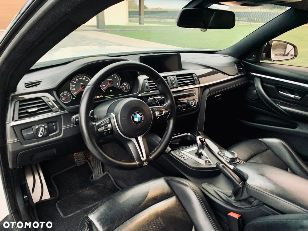 BMW M4 Coupe DKG - 23