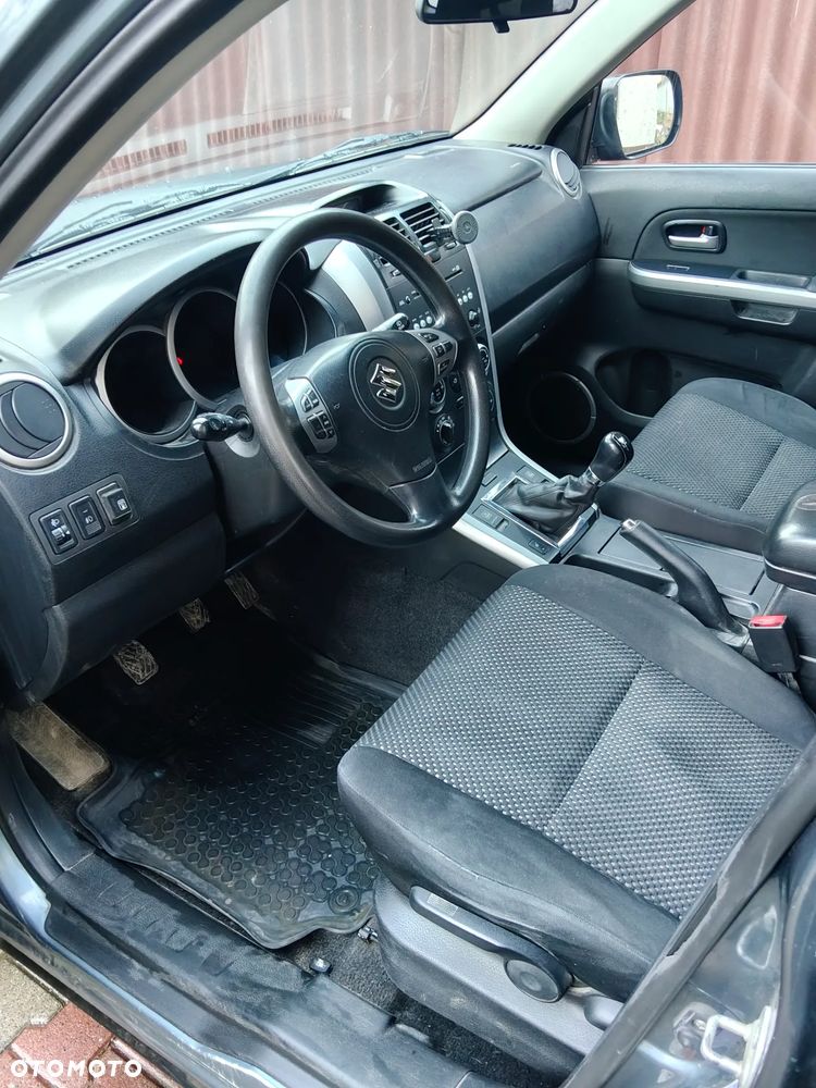 Suzuki Grand Vitara 2.0 - 8