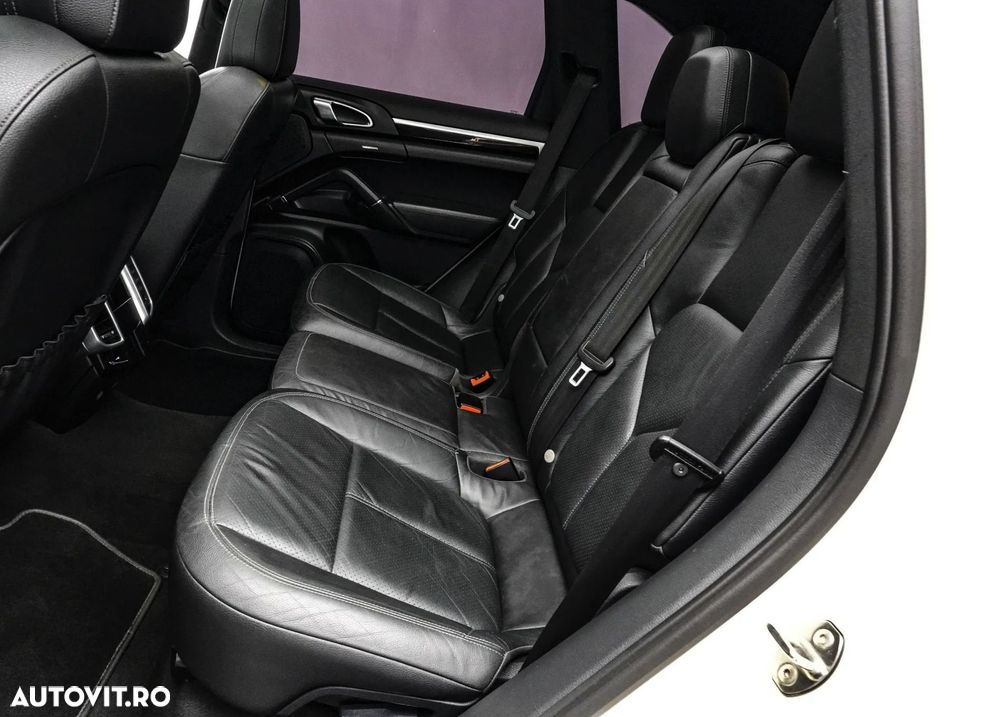 Porsche Cayenne - 15
