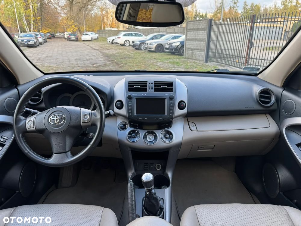 Toyota RAV4 - 11