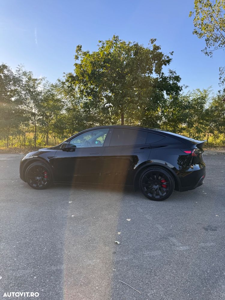 Tesla Model Y AWD Performance - 7