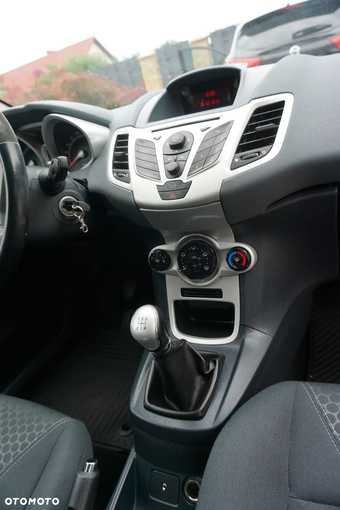 Ford Fiesta 1.25 Celebration - 13