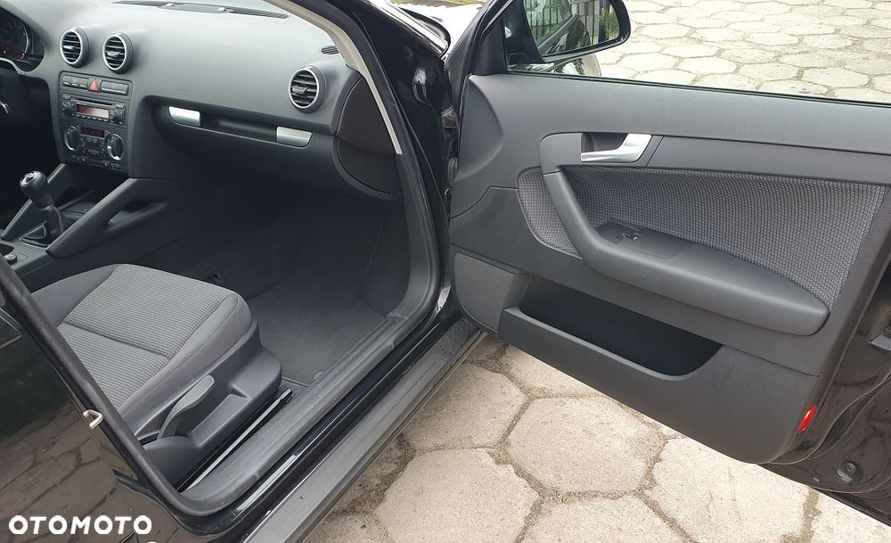 Audi A3 Sportback 1.6 Attraction - 11