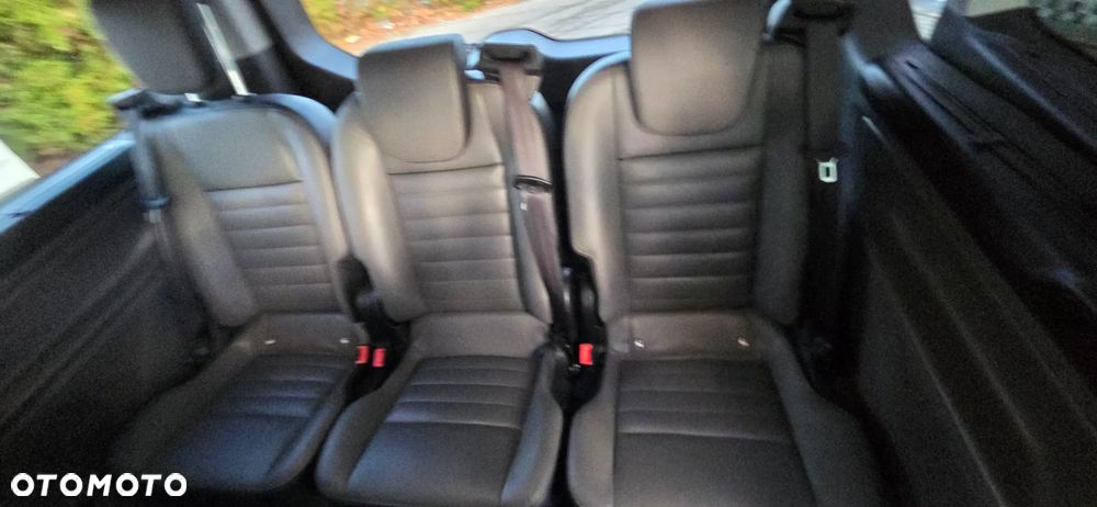 Ford Tourneo Custom - 33