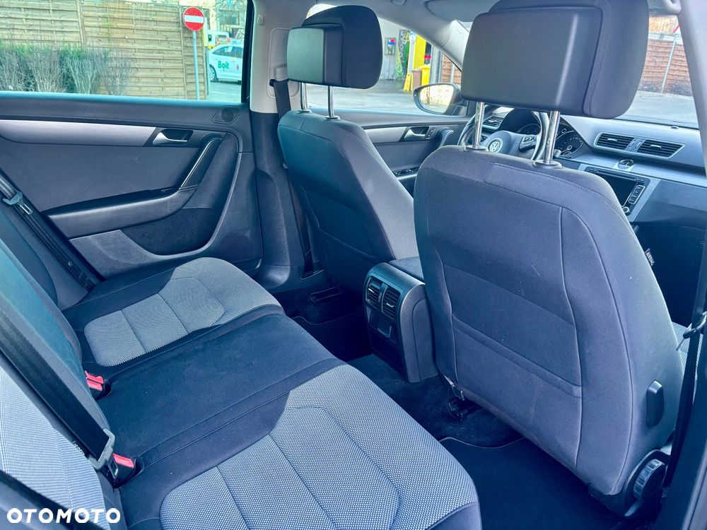 Volkswagen Passat 2.0 TDI Comfortline - 8