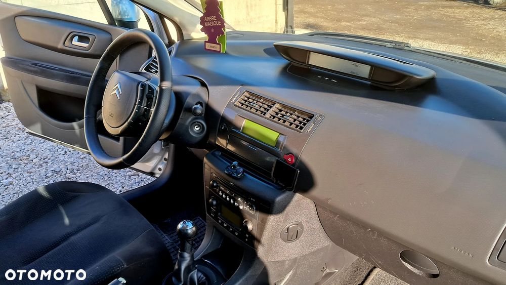 Citroën C4 1.4 16V Style - 13