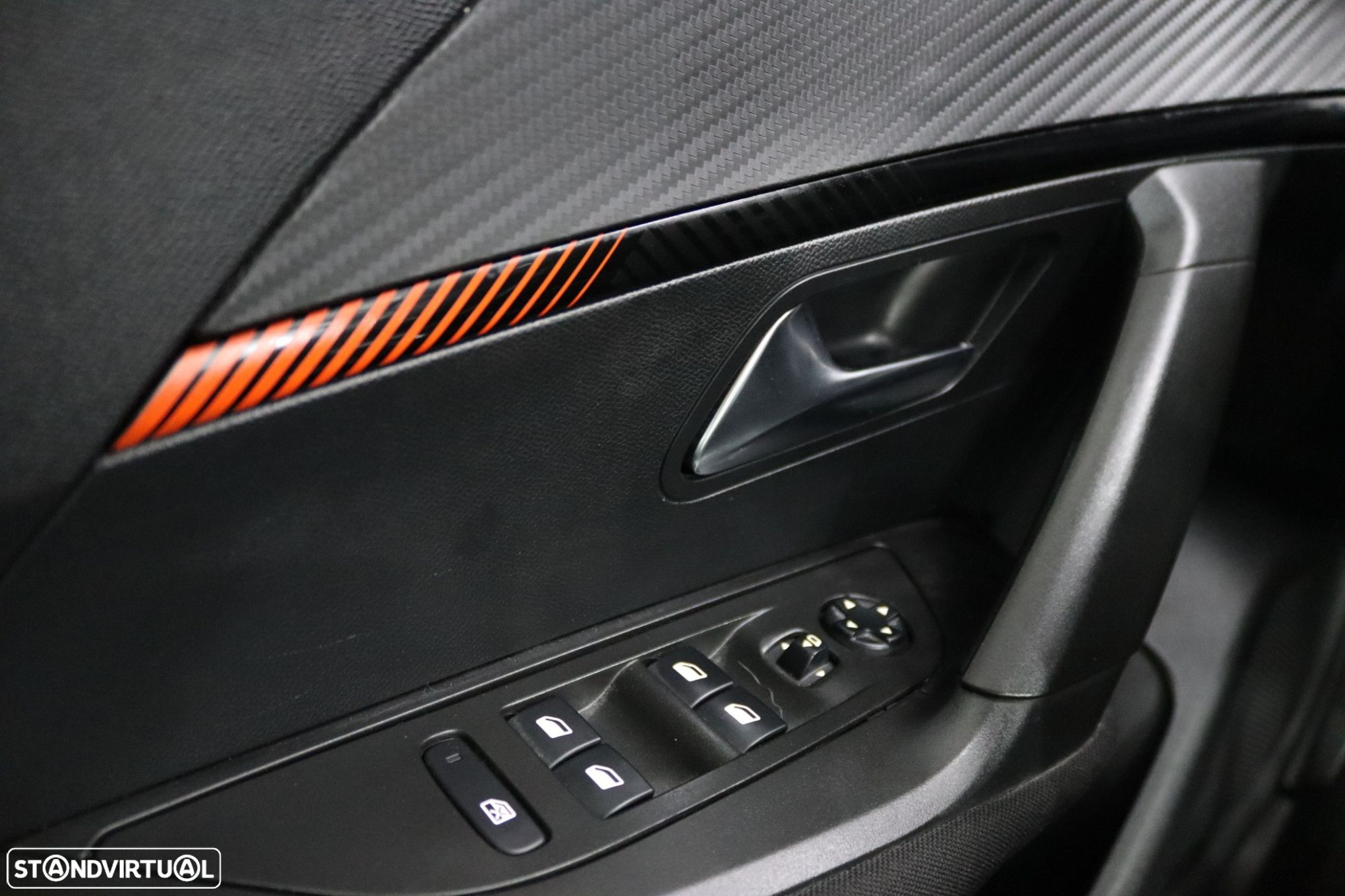 Peugeot 2008 1.2 PureTech Allure EAT8 - 9