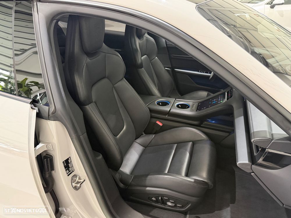 Porsche Taycan Sport Turismo - 45