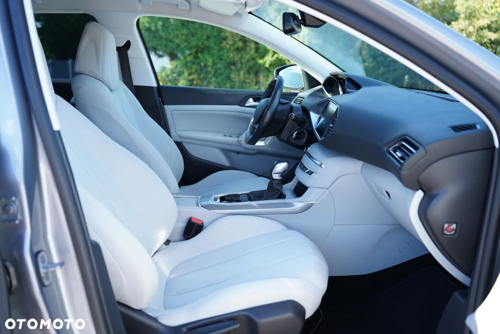 Peugeot 308 SW BlueHDi 150 EAT6 Stop & Start Allure - 24