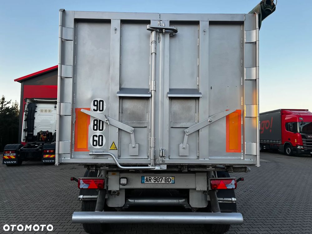 Benalu 40 m3 LEKKA 5,5 T CAŁA ALUMINIOWA KLAPO-DZWI SPROWADZONA Z FRANCJI OŚ PODNOSZONA - 5