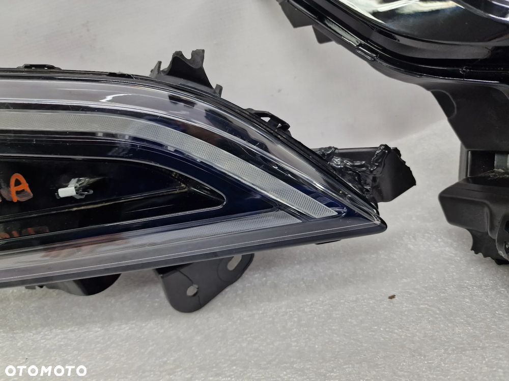 RENAULT MEGANE IV 4 E-TECH E TECH 21- PRAWY HALOGEN / LED / DRL , NR 266009007R / 266009083R , NR AUKCJI LA421 - 6