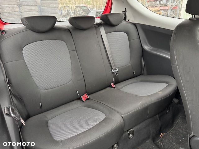 Hyundai i20 - 24