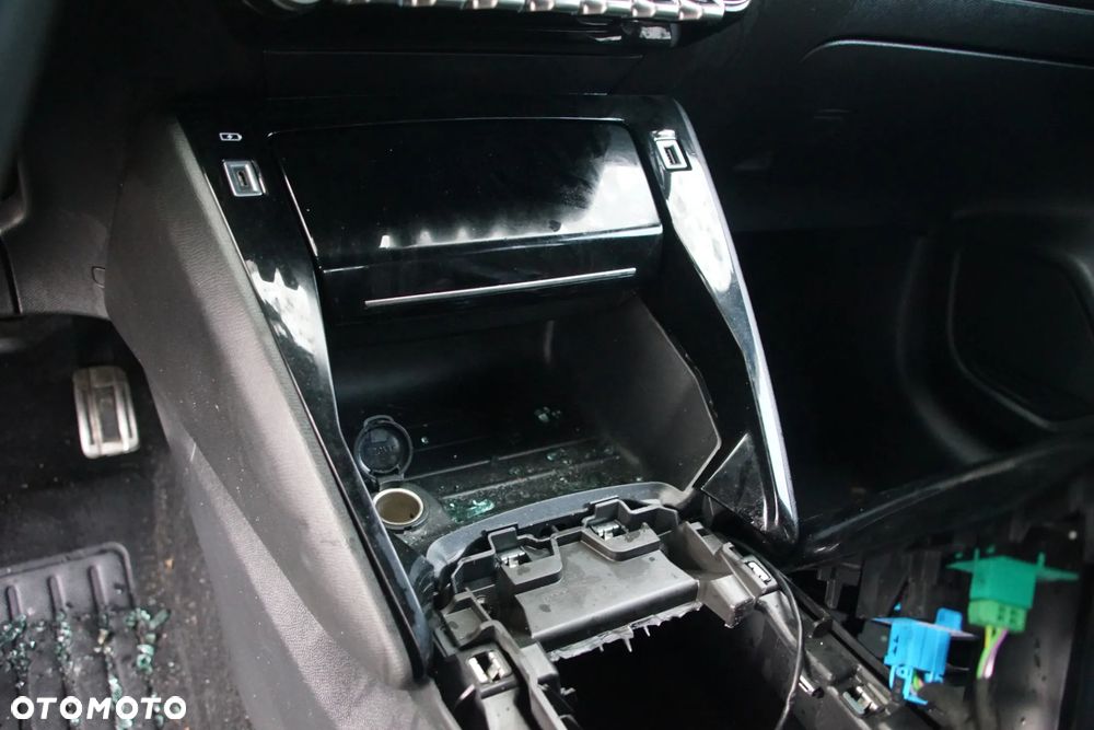 Auto na części - Peugeot 208 II GT Line 1.2 PureTech 101 KM HN05 9830759380 ESM 2020R Silnik Skrzynia Drzwi Szyba Klapa Zderzak Lampa Klamka Deska Kokpit Sterownik Moduł Czujnik Licznik Wyświetlacz Kierownica Panel - 13
