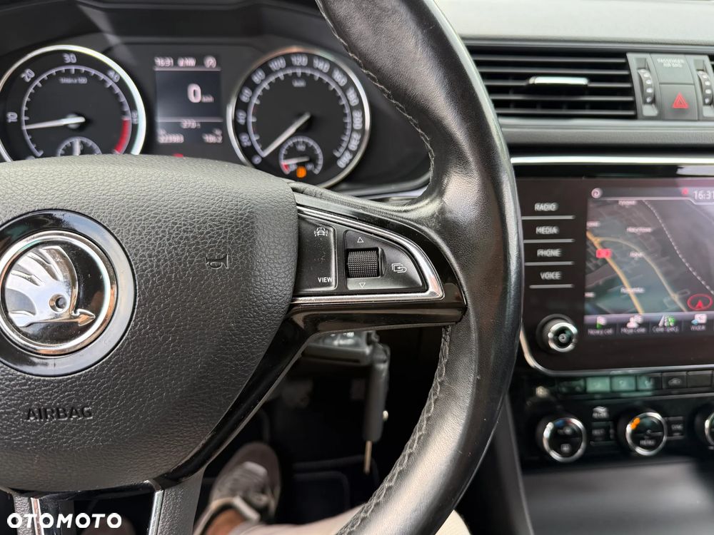 Skoda Superb 2.0 TDI Premium Edition - 17