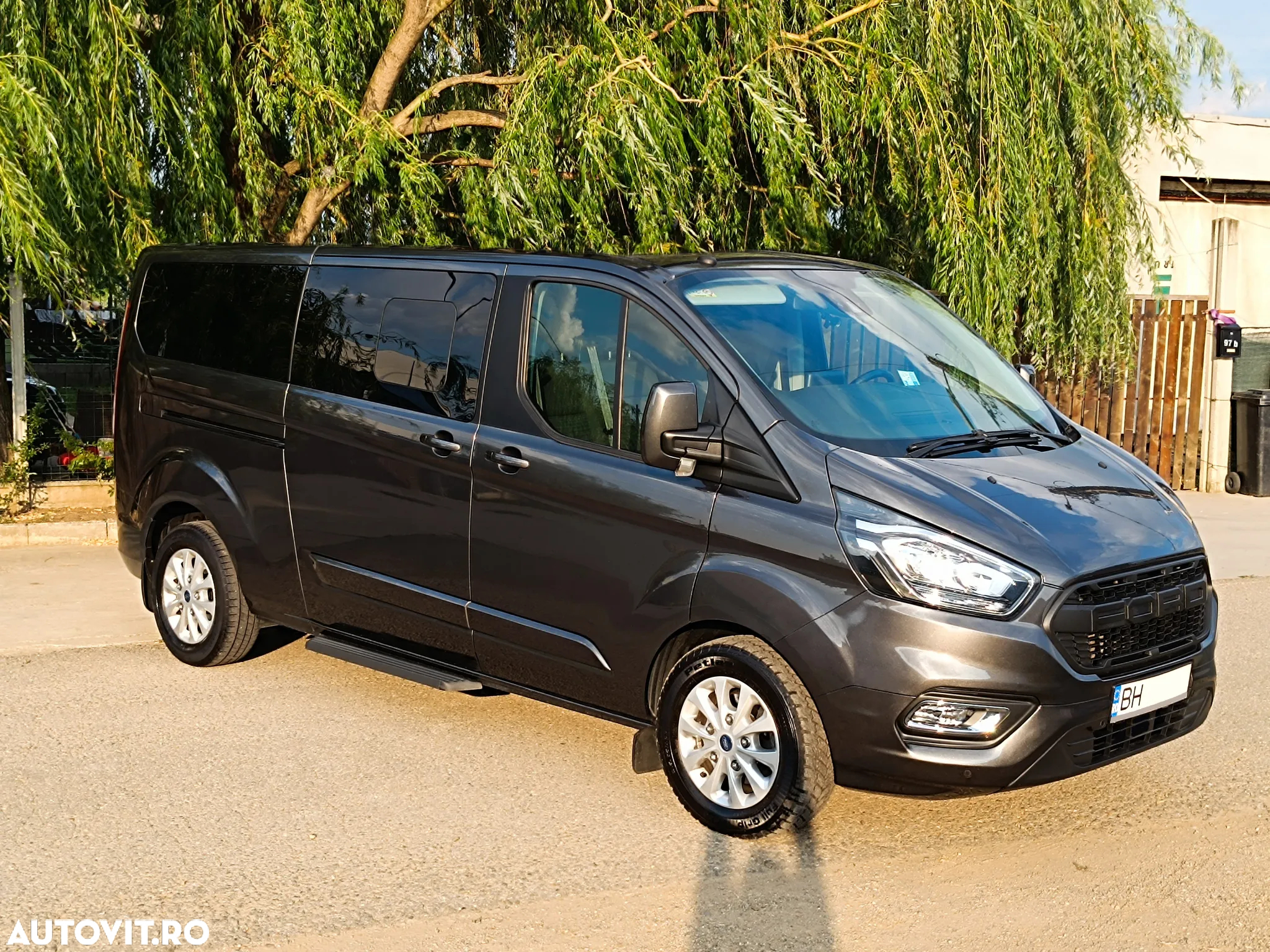 Ford Tourneo Custom Bus 320 2.0 EcoBlue 170 CP L2H1 Titanium Aut. - 9