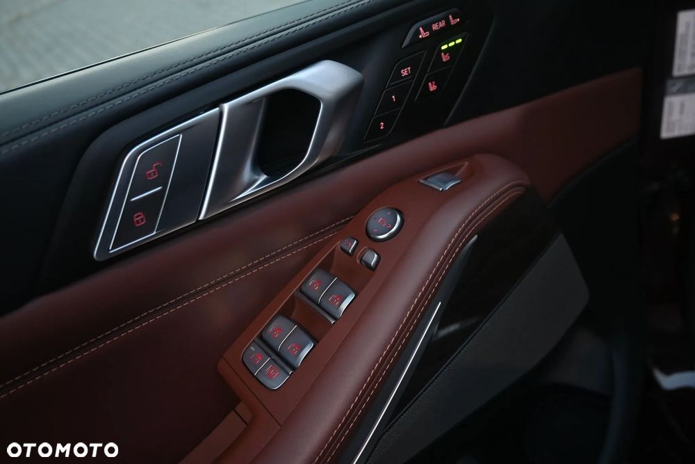 BMW X7 M50i sport - 32