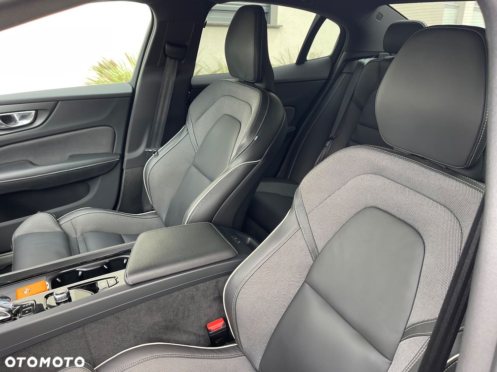 Volvo S60 B4 B Ultimate Dark - 29