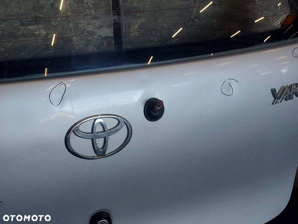 KOMPLETNY TYŁ KLAPA BAGAŻNIKA ZDERZAK LAMPY TOYOTA YARIS I LIFT 1E7 - 11
