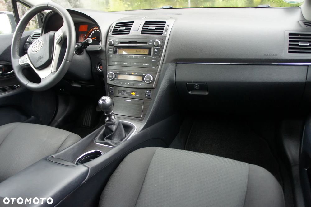 Toyota Avensis 1.8 Comfort - 21