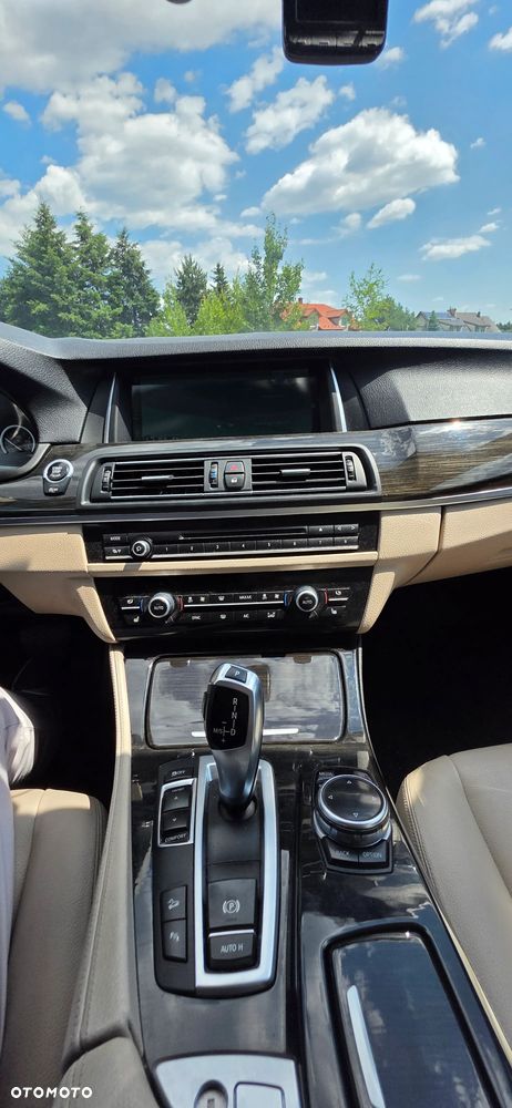 BMW Seria 5 528i xDrive - 10