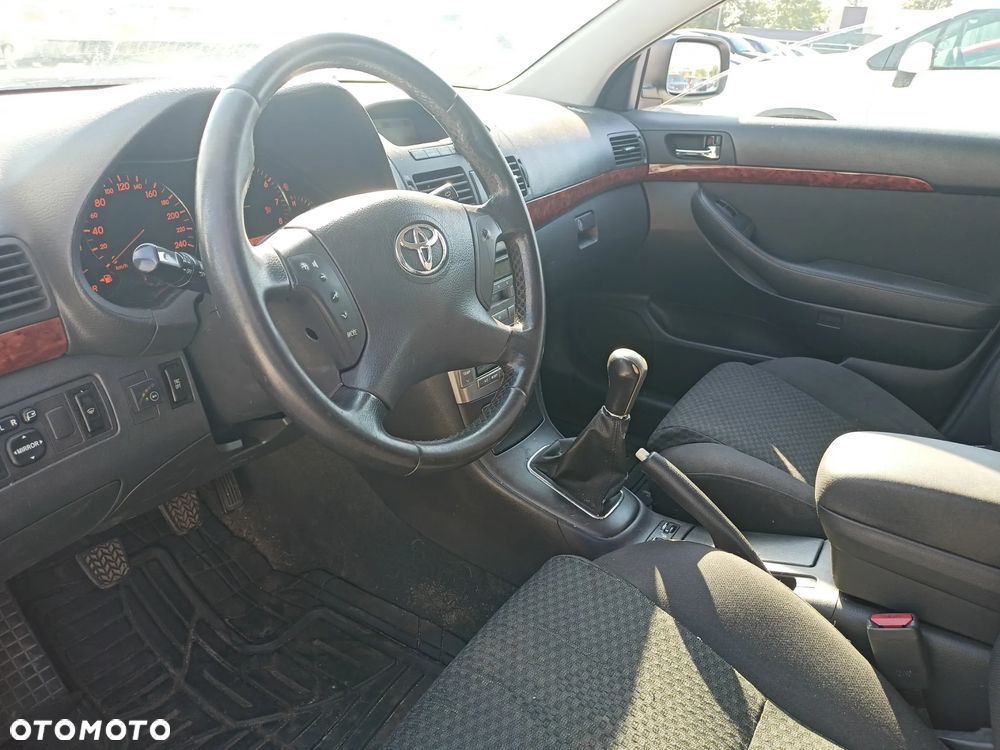 Toyota Avensis - 7