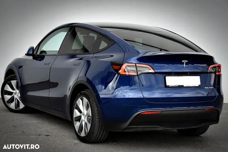 Tesla Model Y Long Range Dual Motor AWD - 6