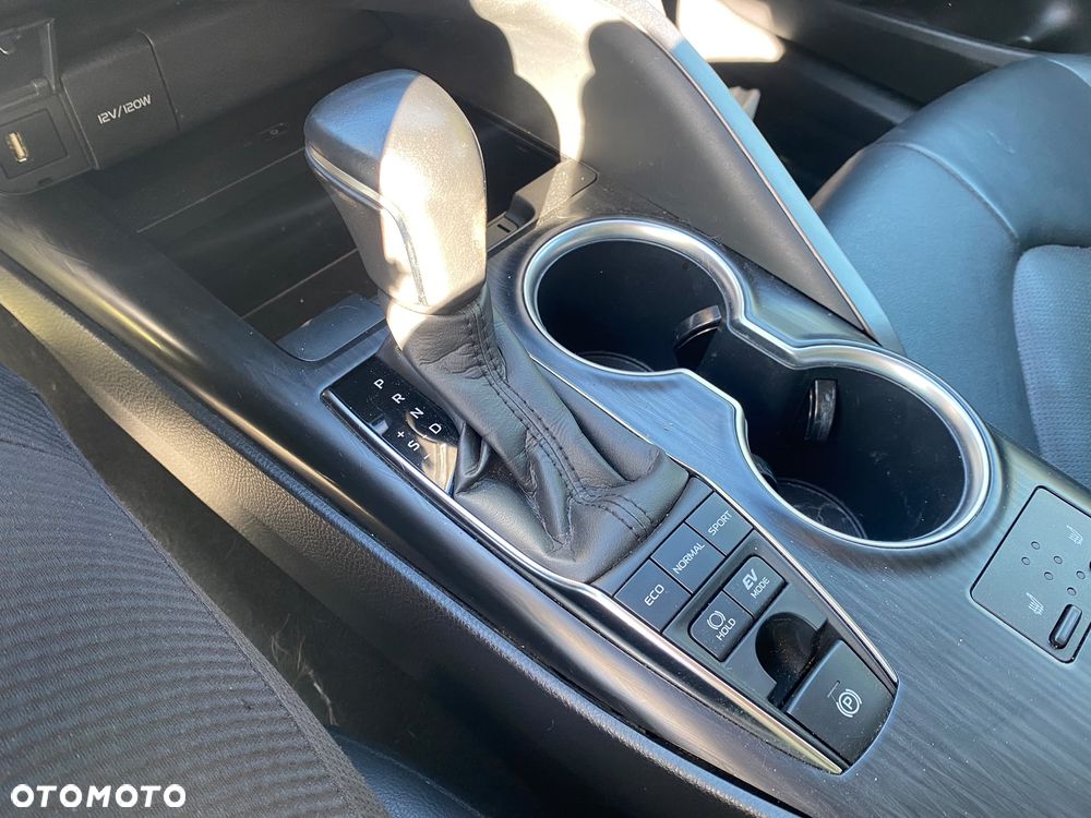 Toyota Camry 2.5 Hybrid Comfort CVT - 18