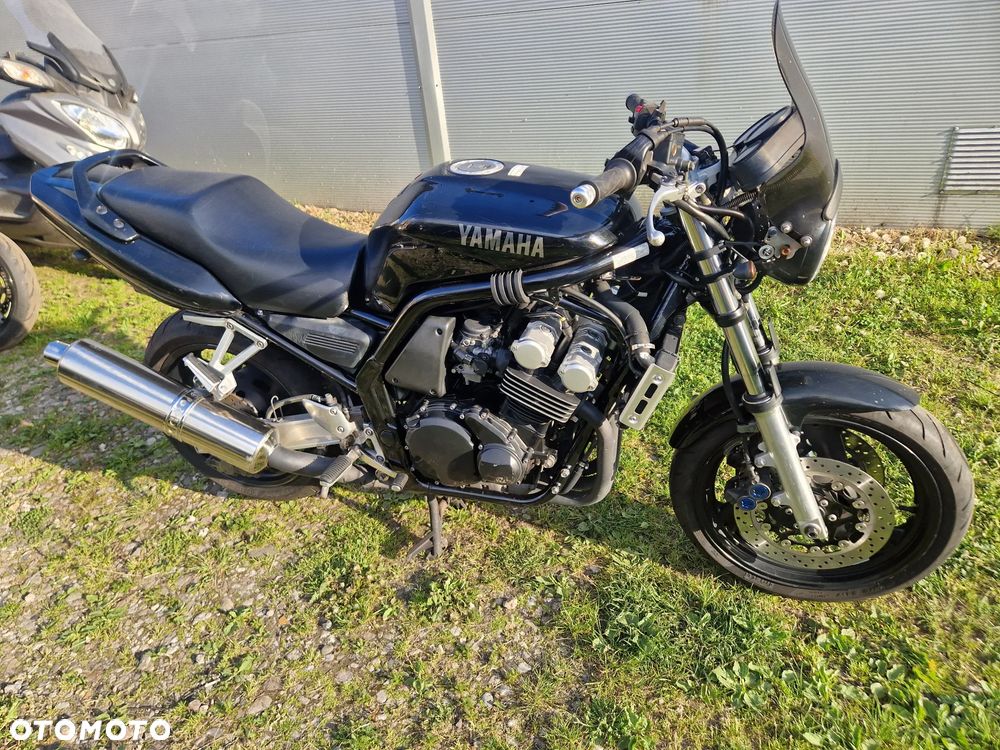 Yamaha FZS - 2