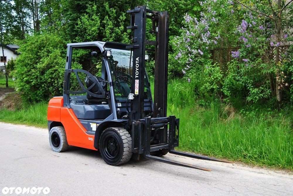 Toyota 02-8FDF30 8FDF30 Wózek widłowy Piękny Mało MTH Diesel 4,5 podnosi - 5