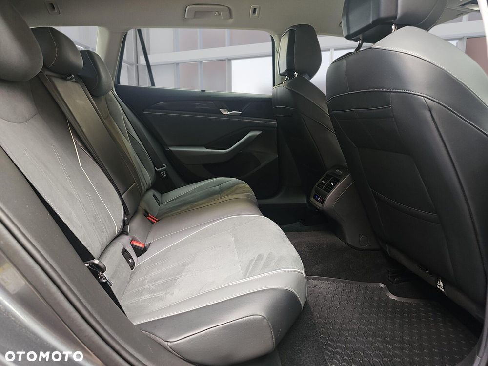 Volkswagen Passat - 12