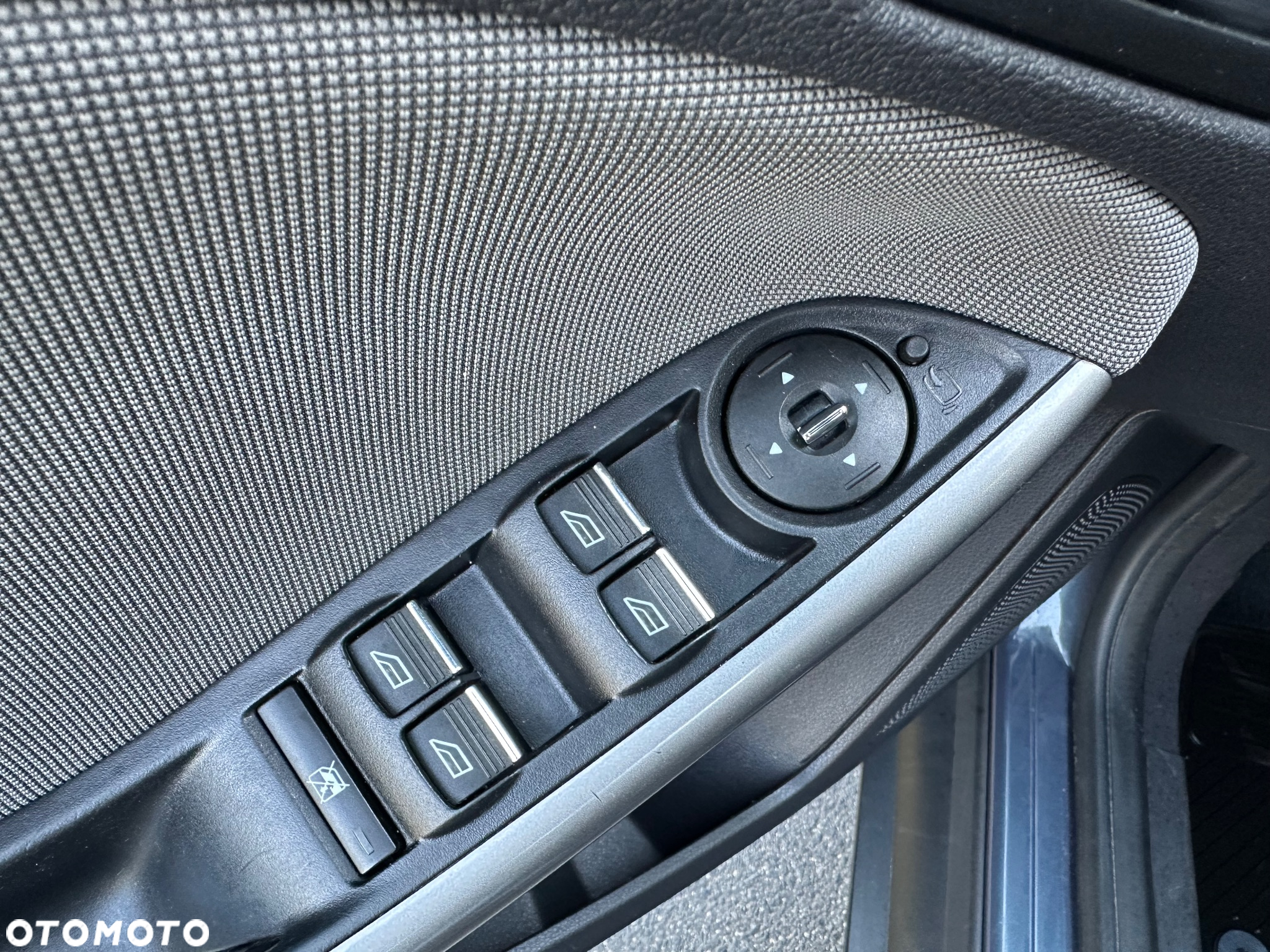 Ford Focus 1.6 SYNC Edition - 32
