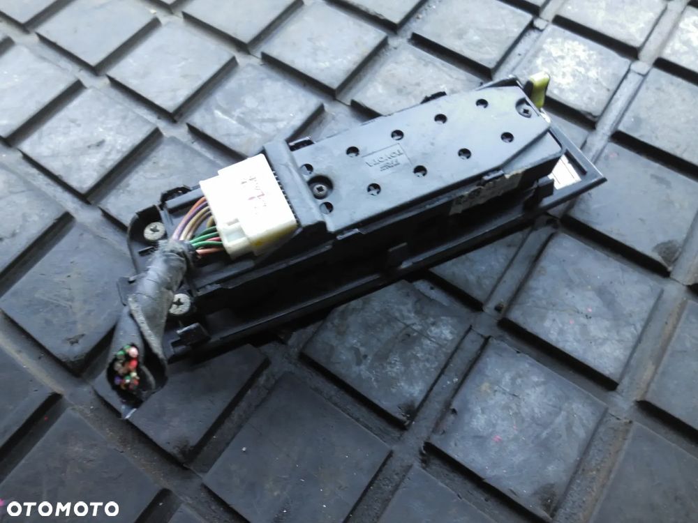 TOYOTA COROLLA VERSO II PRZEŁĄCZNIK SZYB EUROPA - 2