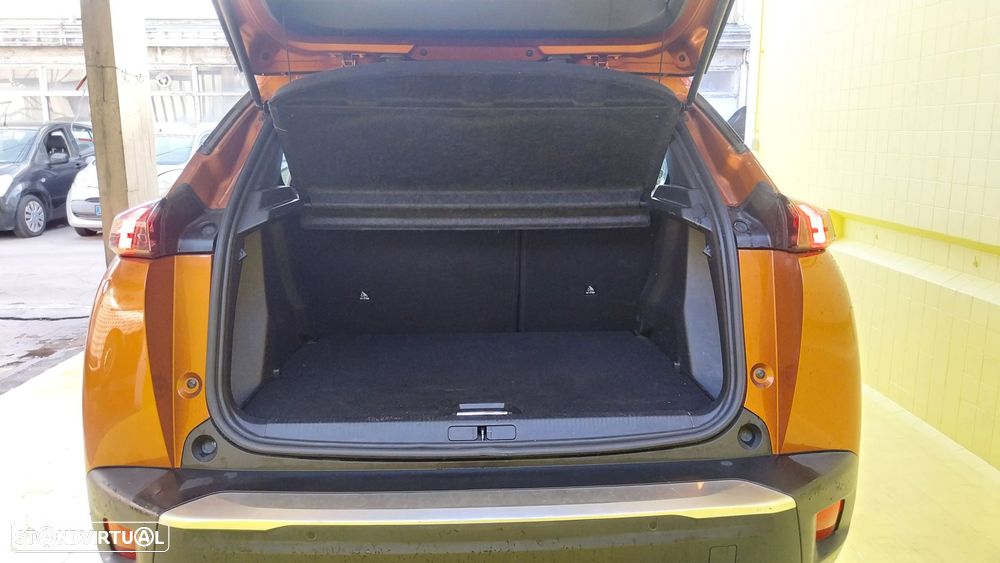 Peugeot 2008 1.2 PureTech Allure - 23