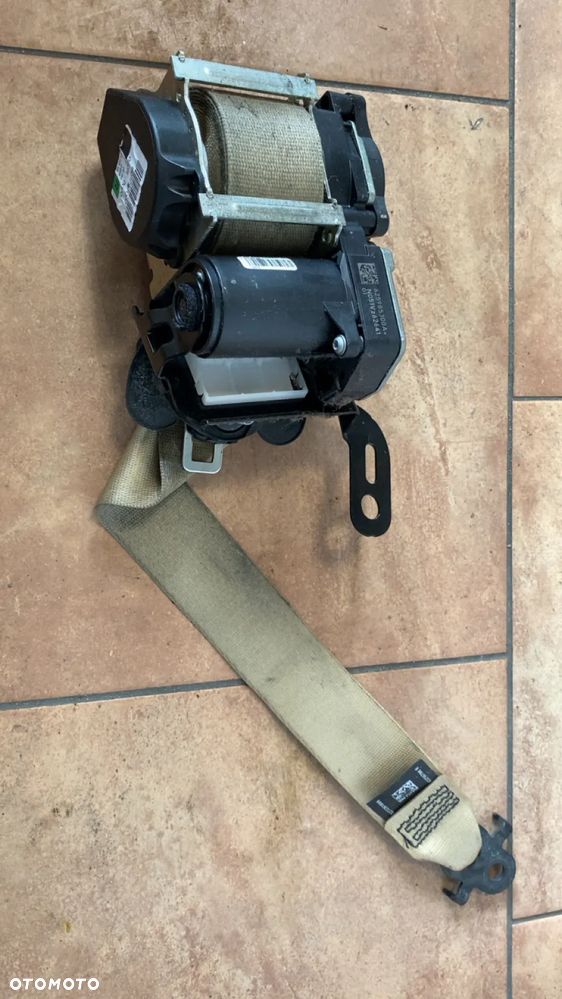 PAS BEZPIECZEŃSTWA PRZEDNI PRAWY BMW F10 F11 F01 F02 623743000